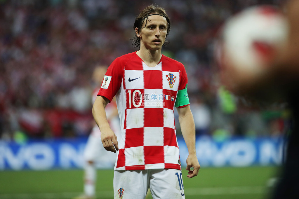 爆冷三连败！杜兰特23+4+6，威少15+6+10，赛后两人拥抱场面动容