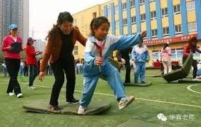 侠记：多位高管表示 浓眉的年龄&伤病史&续约意愿让交易价值偏低